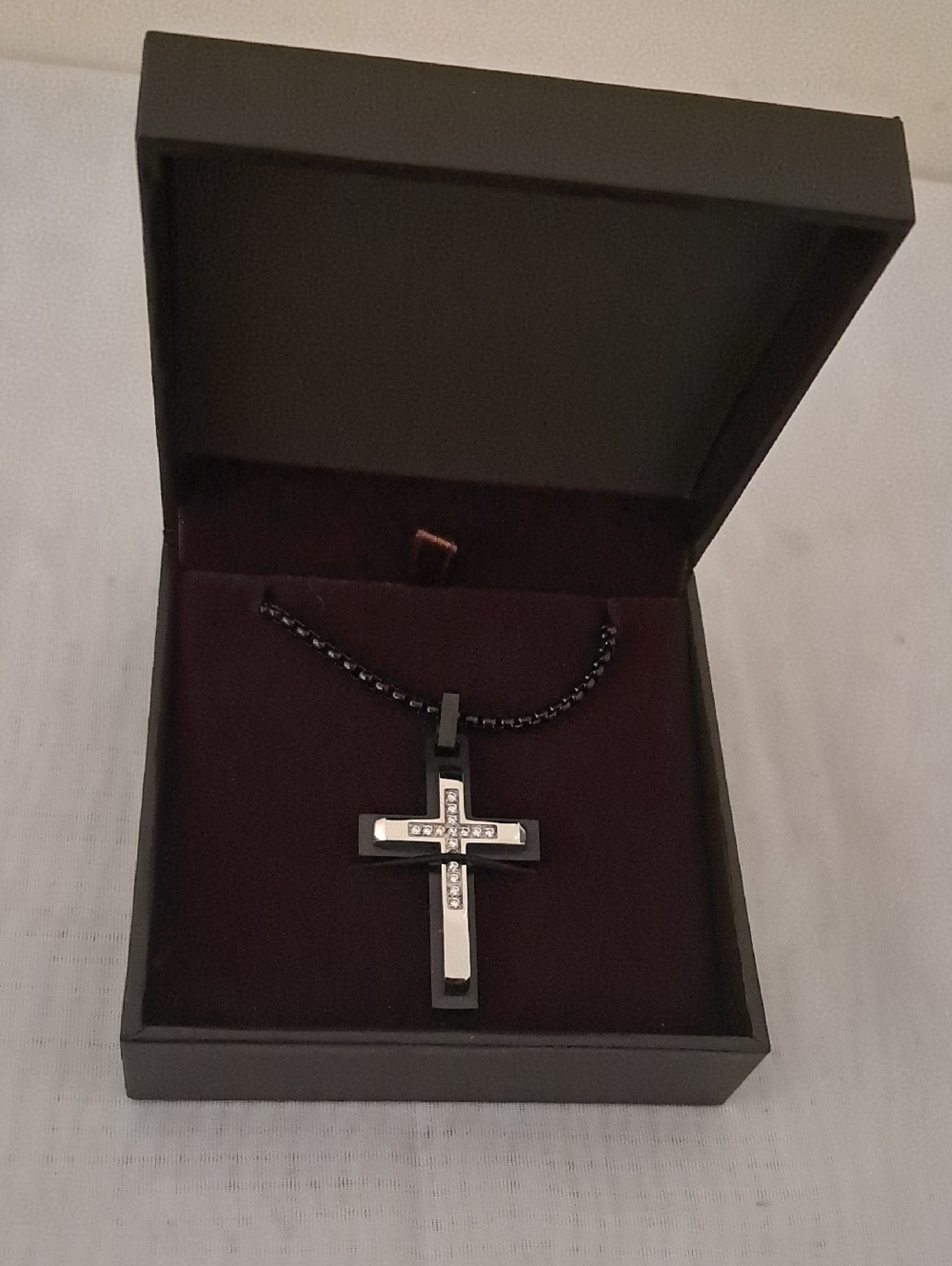 Men's Cross Pendant Necklace Says Best Dad Ever On The Back Of Cross